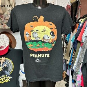2008. Peanuts and Snoopy Halloween shirt - Medium